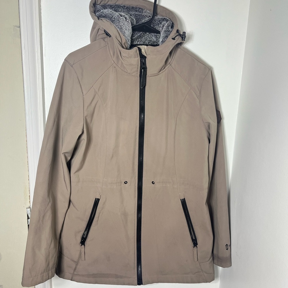 Free Country Women’s Hooded Softshell Jacket Fleece Lined Taupe Medium - Picture 2 of 11